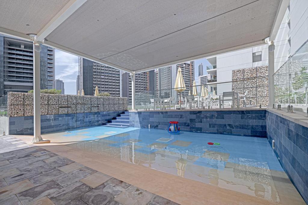 Apartamento Brand New 1Br- Business Bay - Burj Khalifa View Dubái Exterior foto